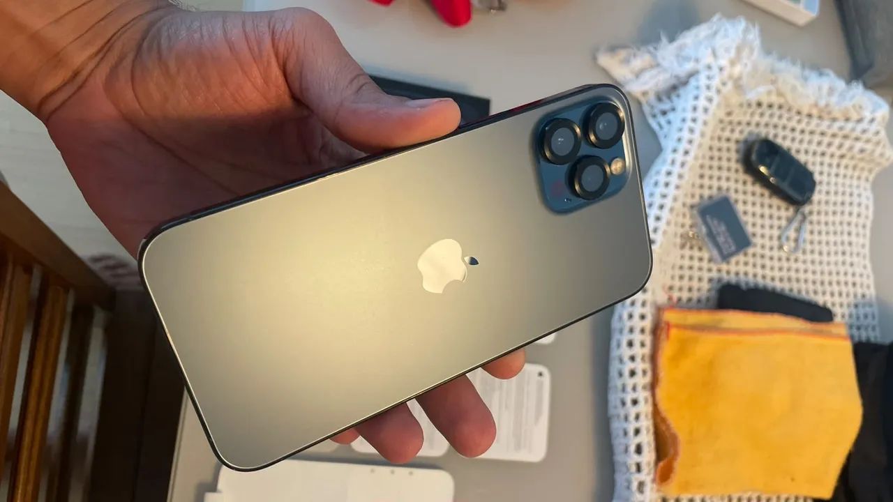 Vendo Iphone 12 pro max - Perfeito estado, único dono com caixa - Foto 5