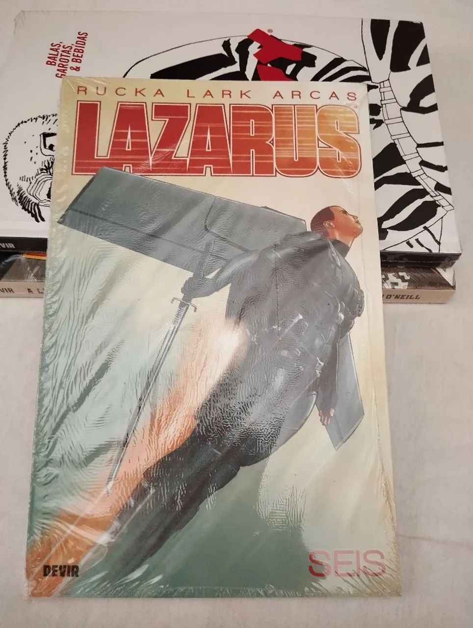 Vende-se livro Lazarus 6 (No plástico)