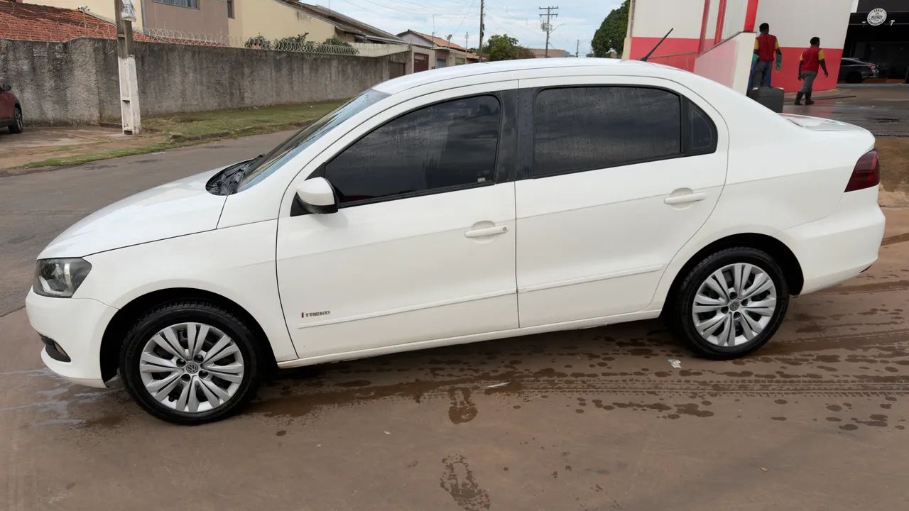 Volkswagen Voyage VOYAGE 1.0/1.0 City Mi Total Flex 8V 4p 2014