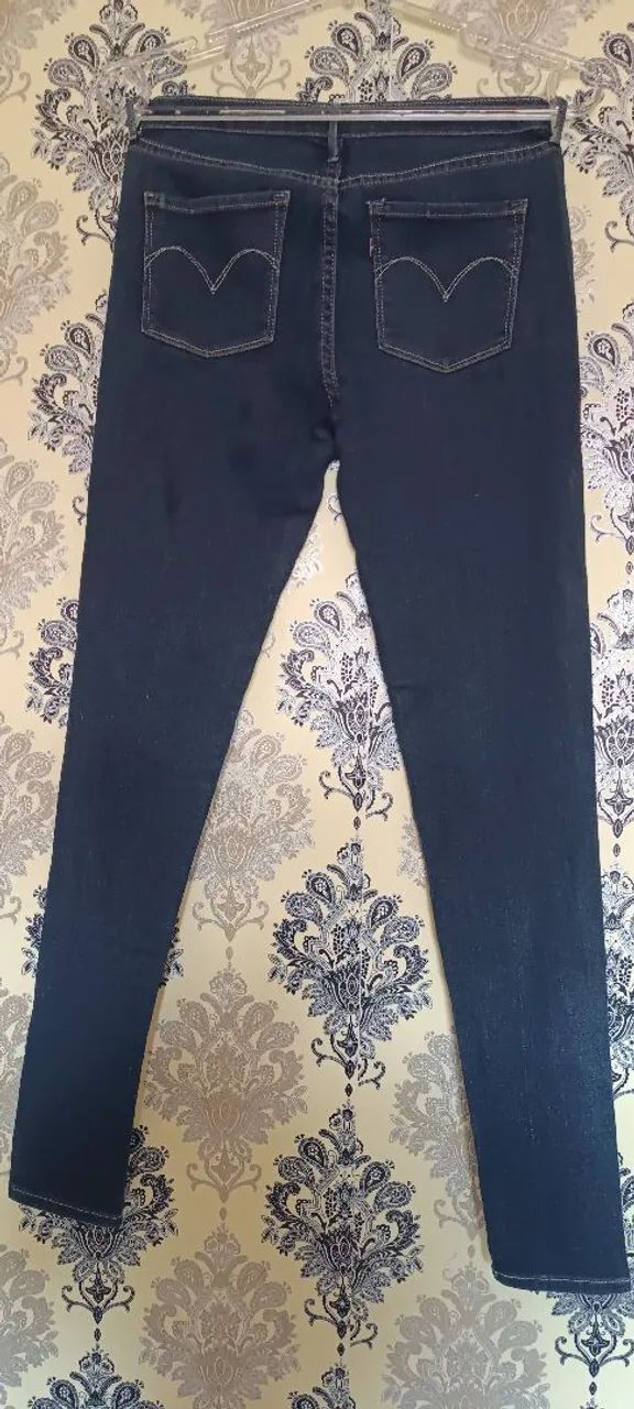 Calça feminina da Levis, esquine T 28 com elastano $ 