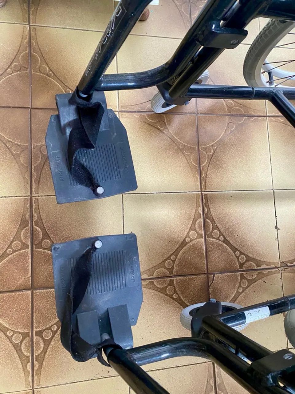 Vendo cadeira de rodas!  - Foto 4