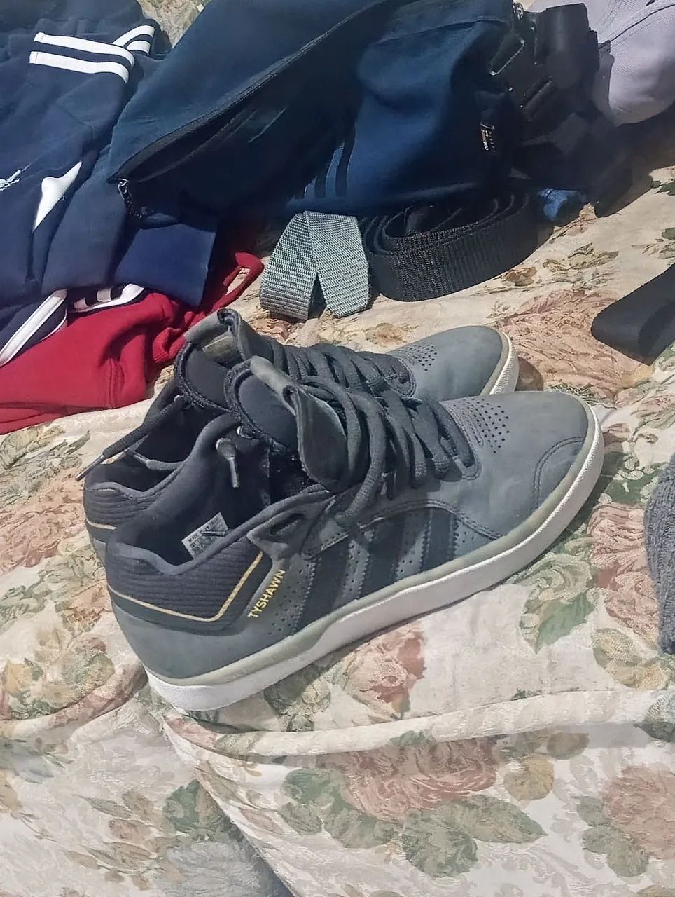 TENIS ADIDAS TYSHAWN 