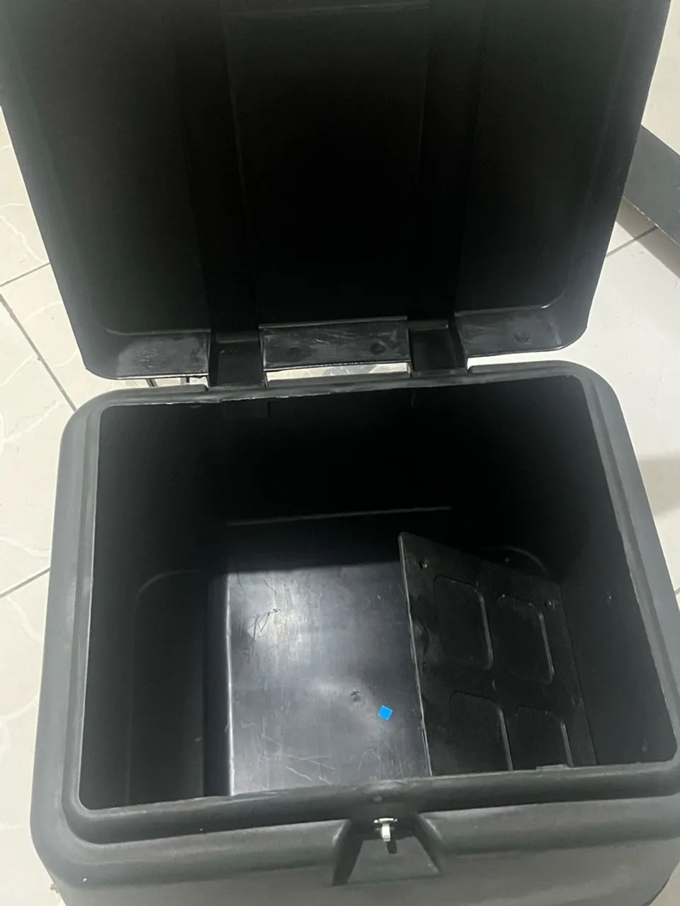 Baú é suporte para moto 80L - Foto 2