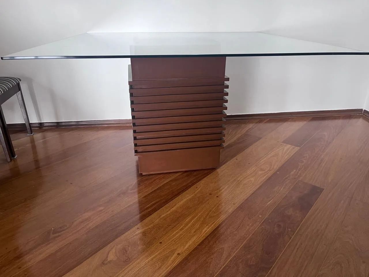 Mesa com Tampo de vidro e base de madeira - Foto 2