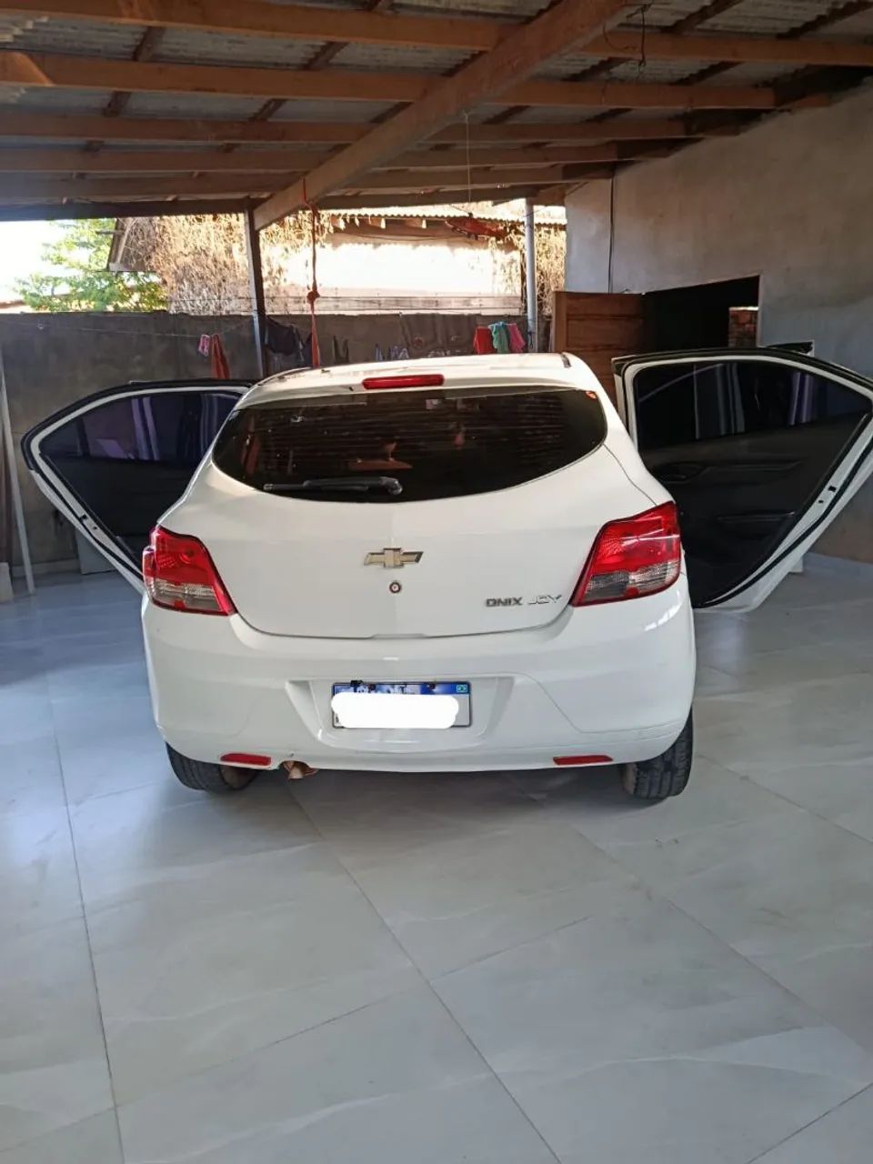 Chevrolet Onix JOY Hatch 1.0 8V Flex Mec. 4P 2017 - Foto 2