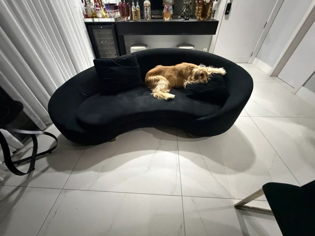 Vende se sofá 2.20 largura veludo preto  - Foto 3