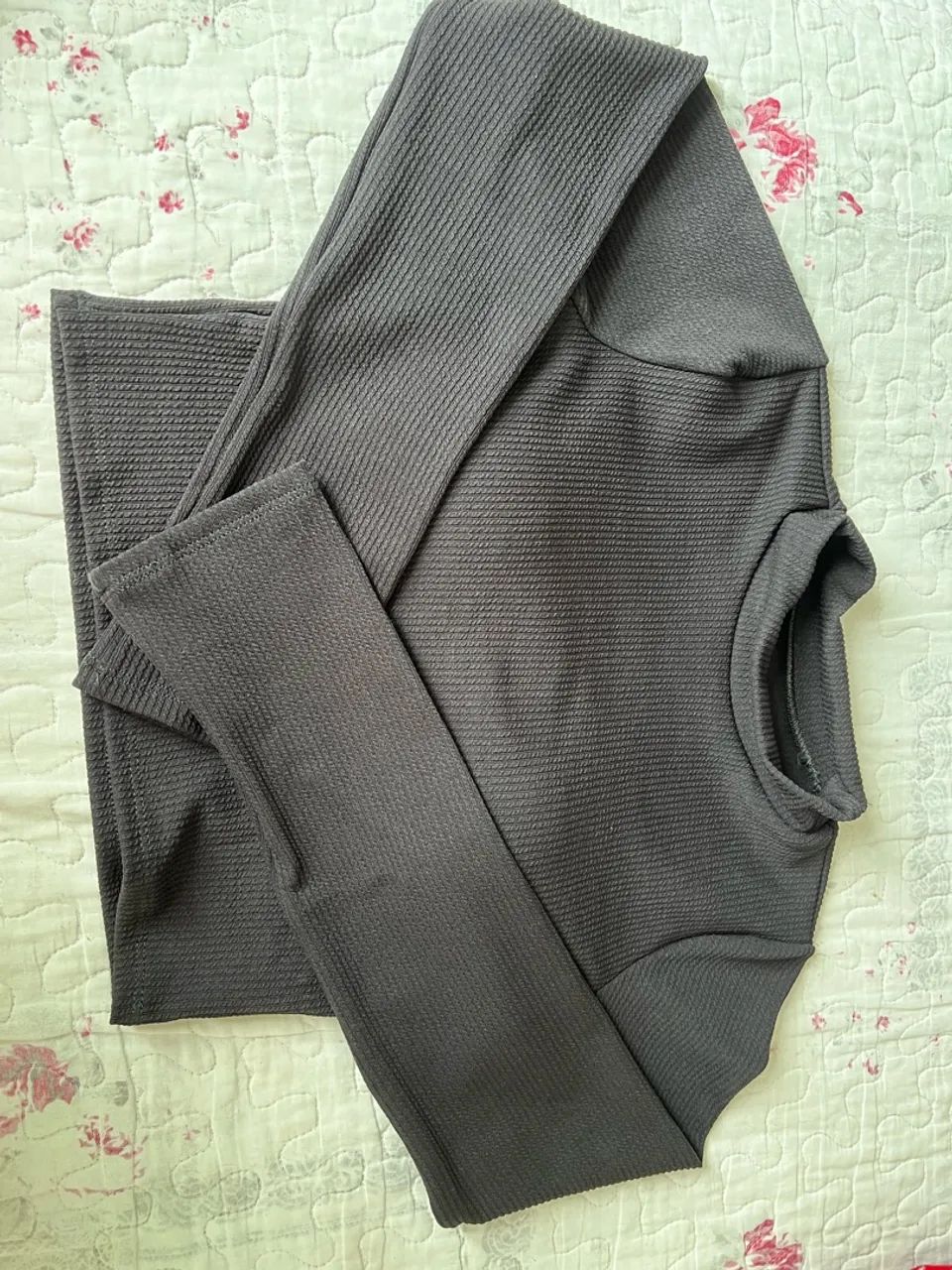 Blusa cropped de manga longa