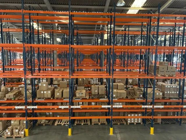 SISTEMAS DE ARMAZENAGEM Porta Pallets  PORTILHIOTTI Seminovas