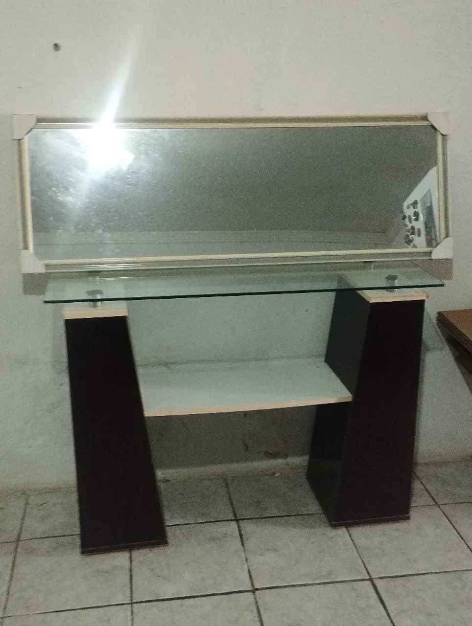 Aparador com espelho 