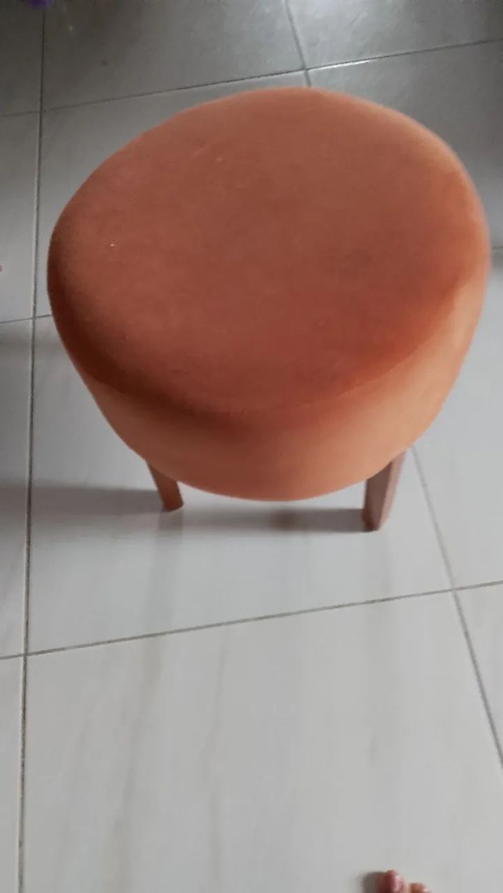 Sofá e duas poltronas e puff