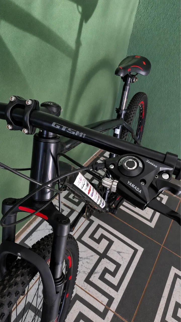 Bicicleta GTSM1 preta com 21vel. 
