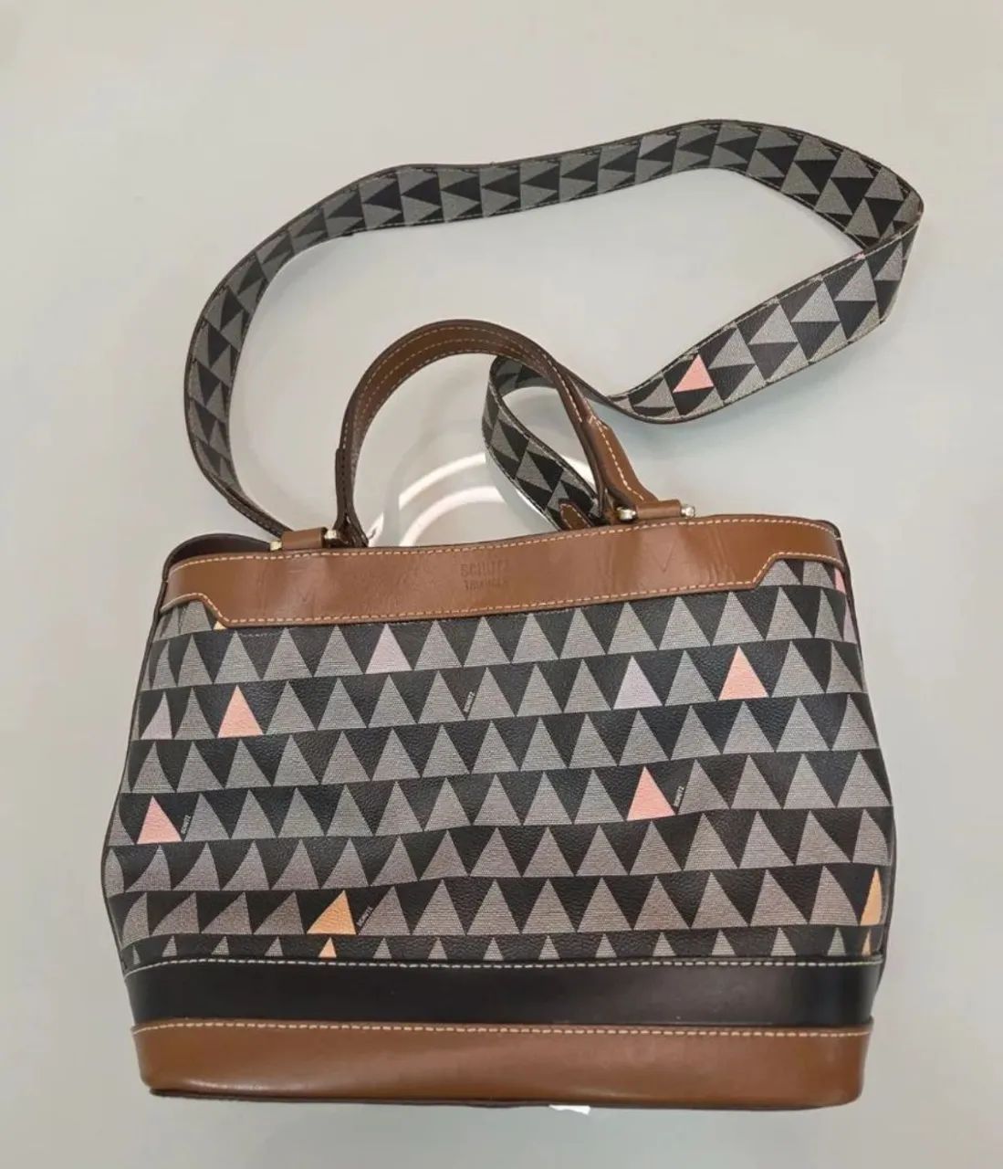 Bolsa Tote Neo Emma Triangle, da Schutz(Couro) - Foto 2