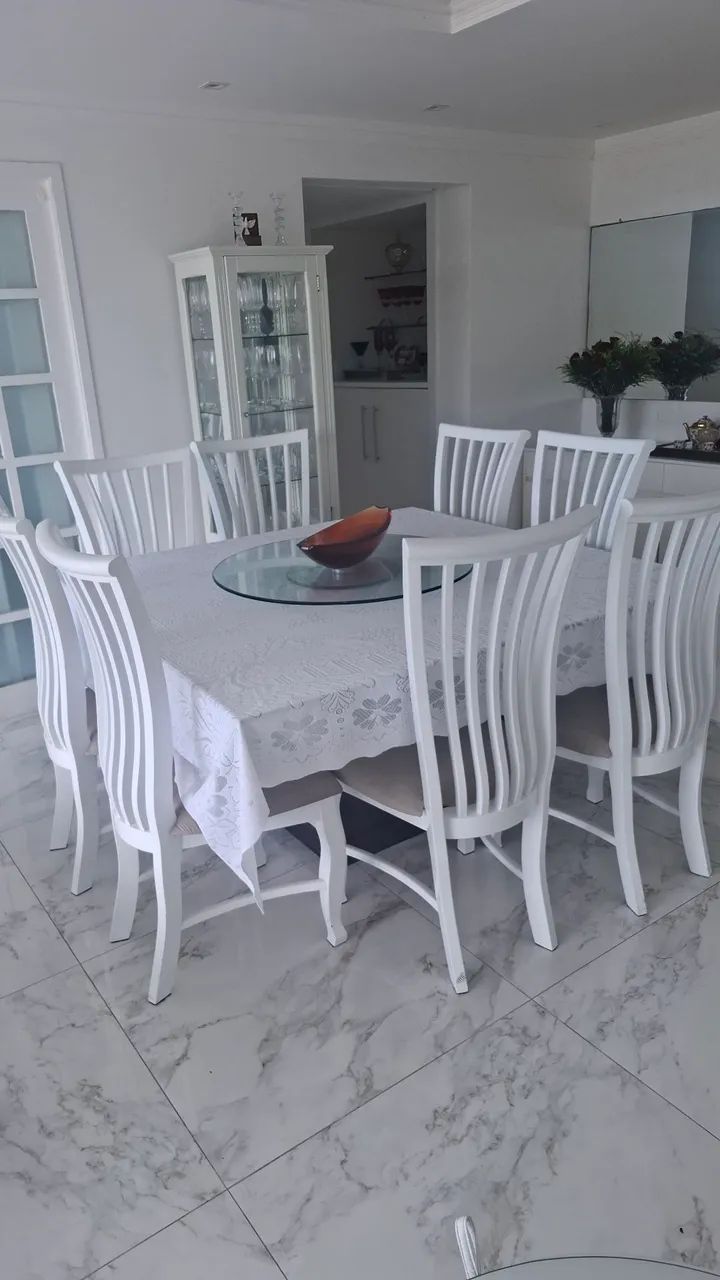 VENDO MESA DE JANTAR COM 8 CADEIRAS 