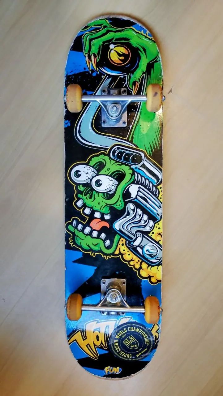 Skate infantil Hot Wheels com acessórios 