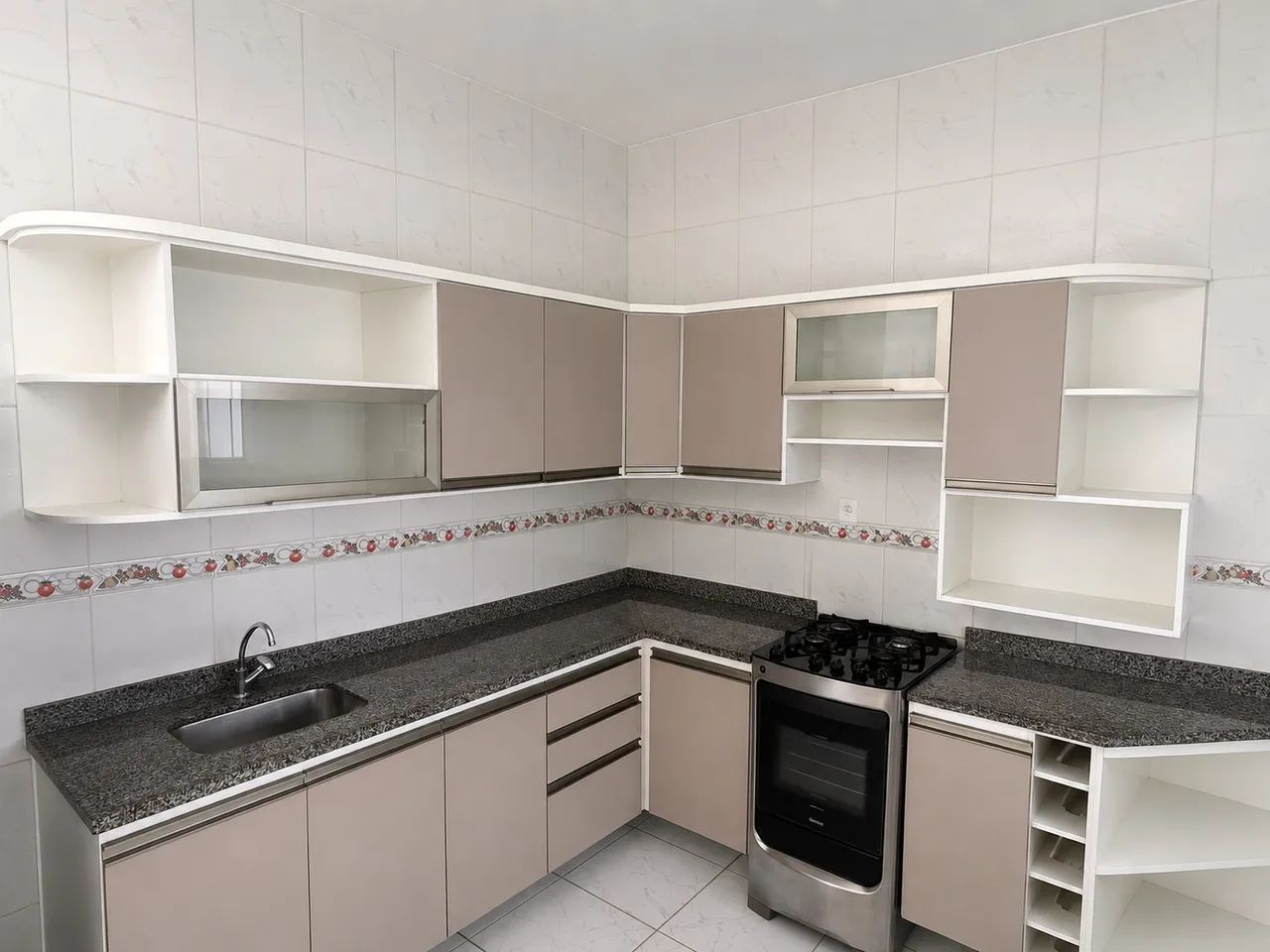 Cozinha Planejada em MDF Completa com Armários, Bancadas e Nichos - Sem Eletrodomésticos
