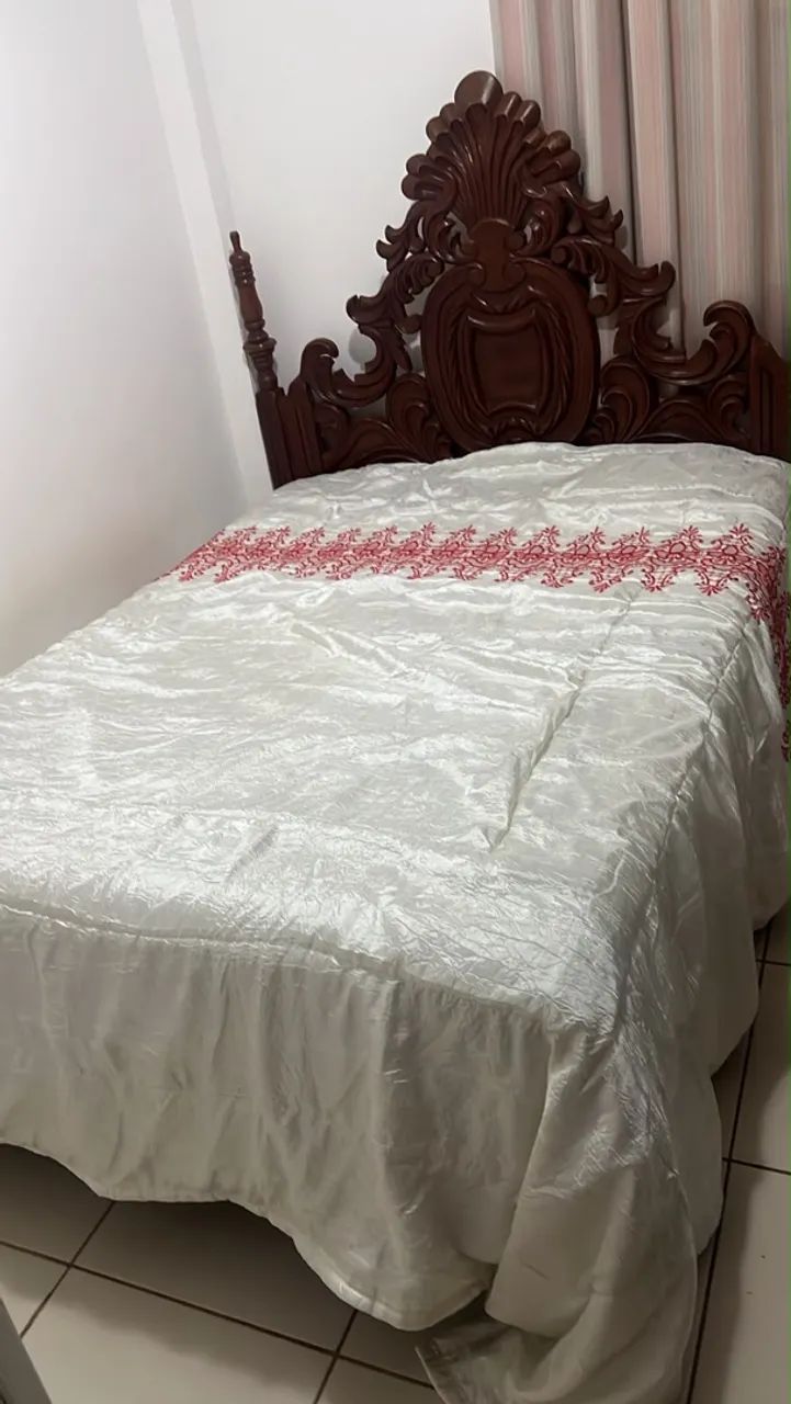 Cama casal madeira maciça e colchão 