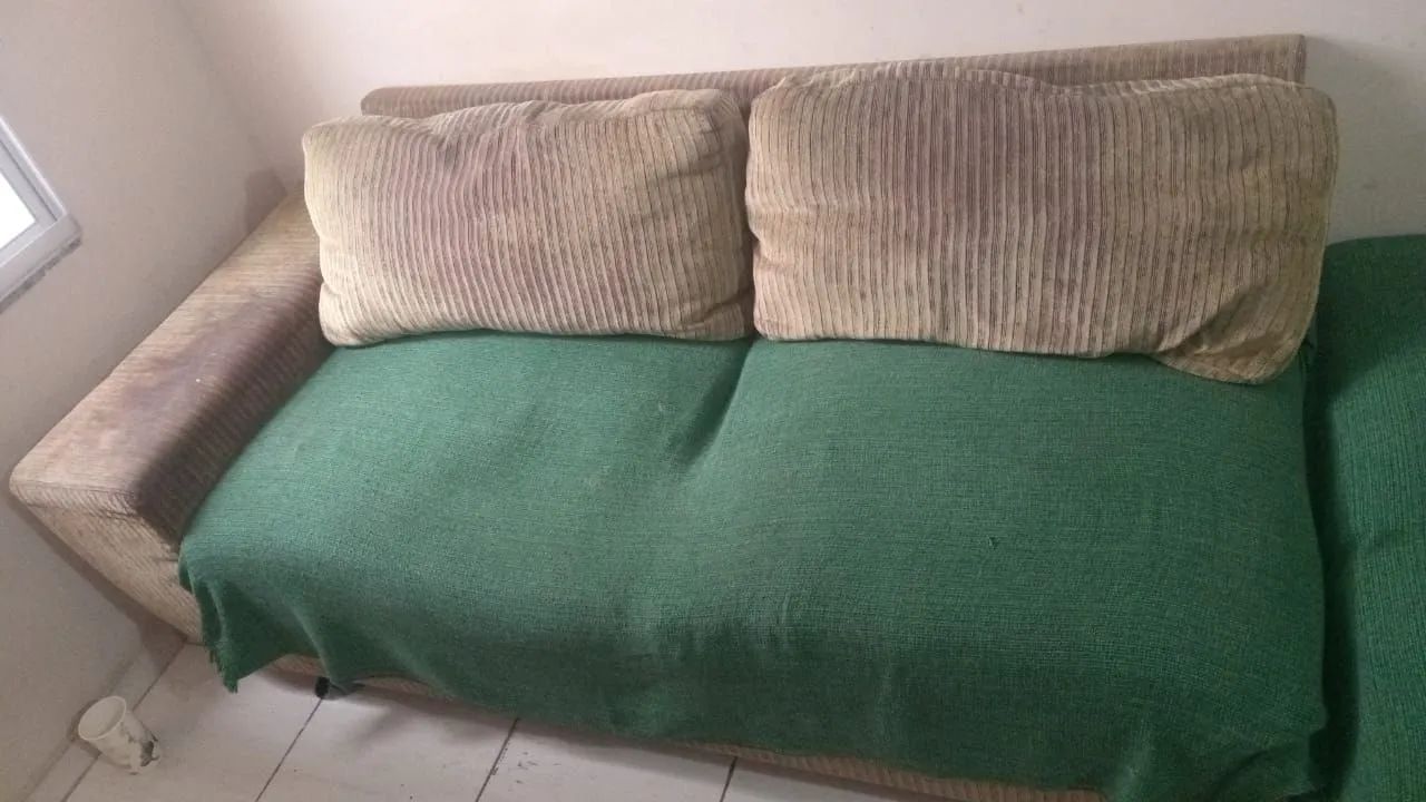 Sofá, com excelente estrutura.  - Foto 4