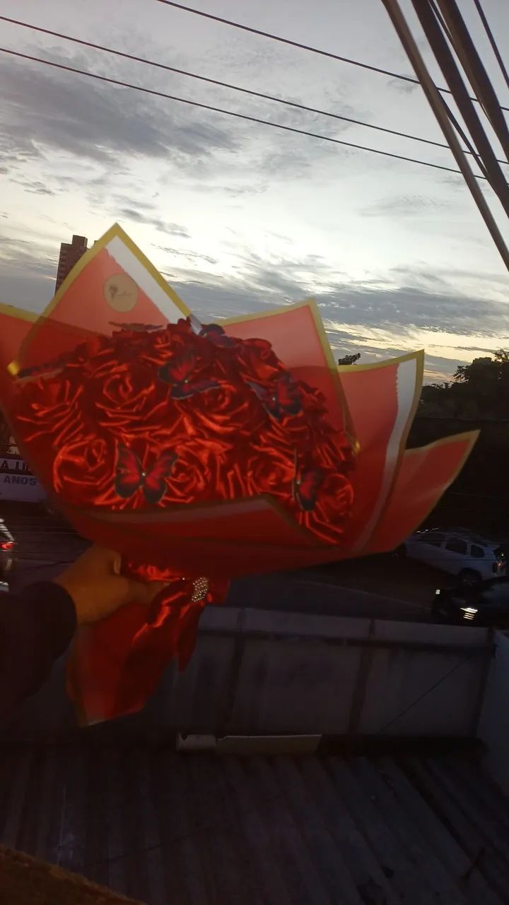 Buquê de cetim vermelho  - Foto 3