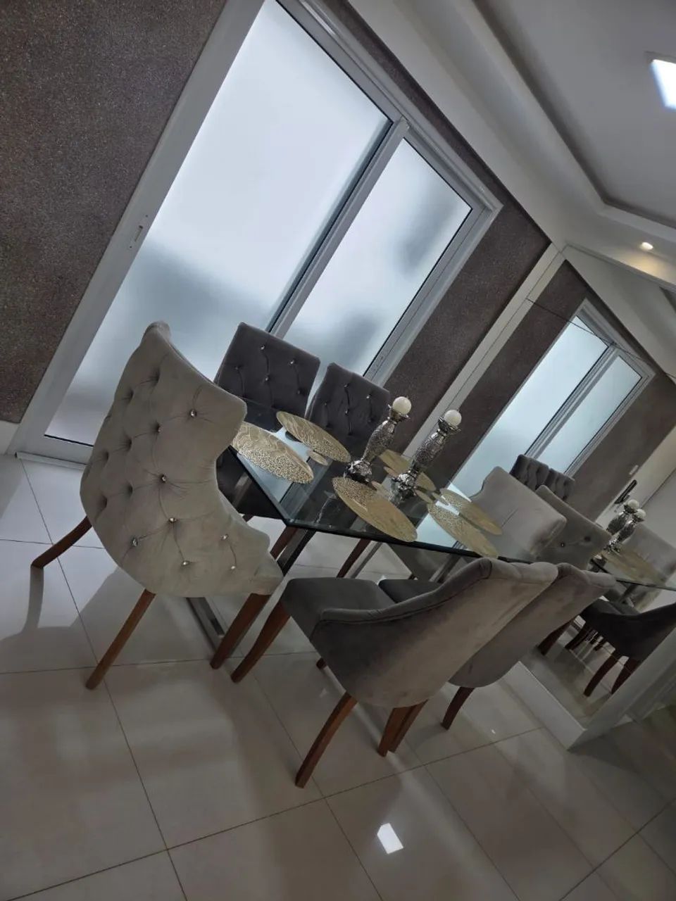 Mesa de jantar mas 6 cadeiras - Foto 3