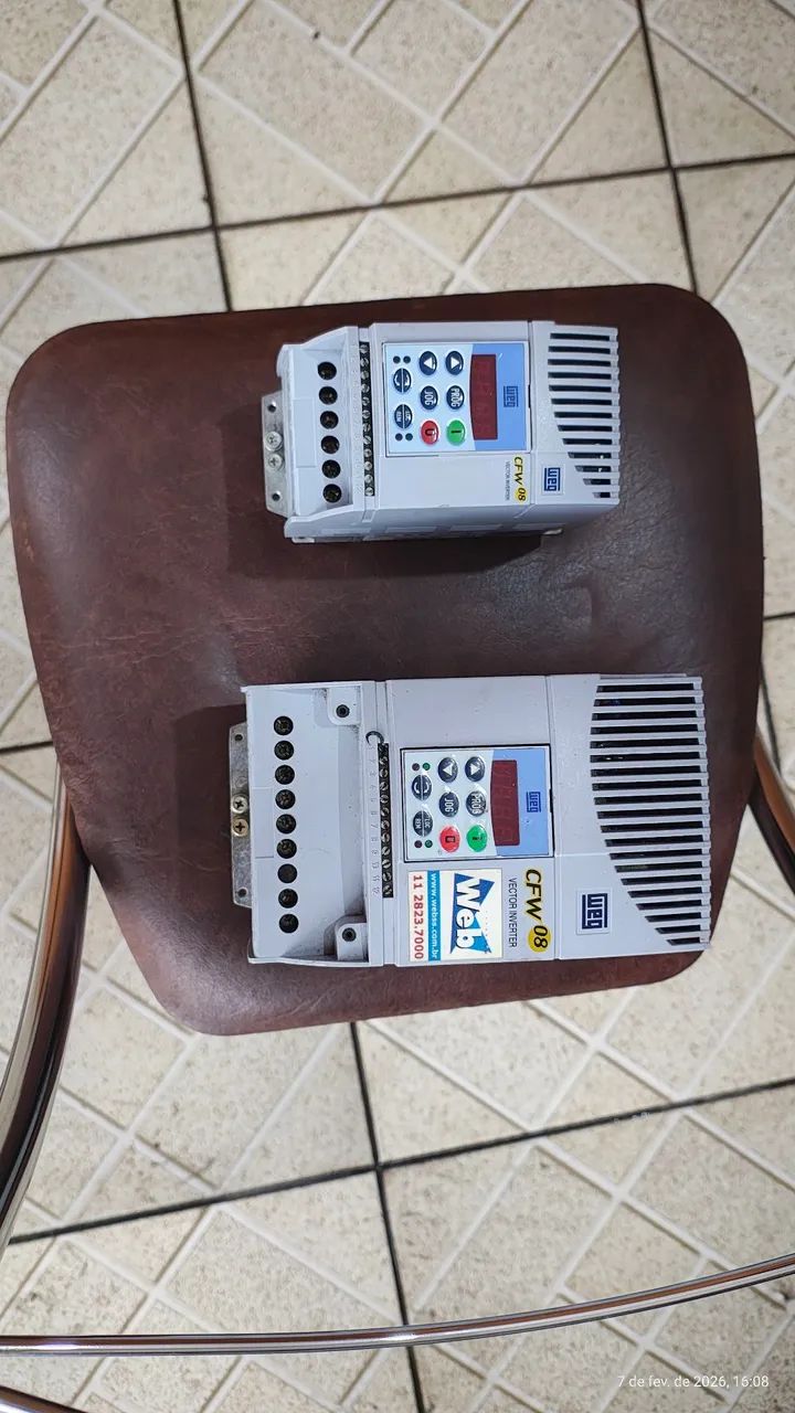 Vendo motor trifásico 220/380 semi novo, bomba hidráulica, 2 inversor de frequência zerado