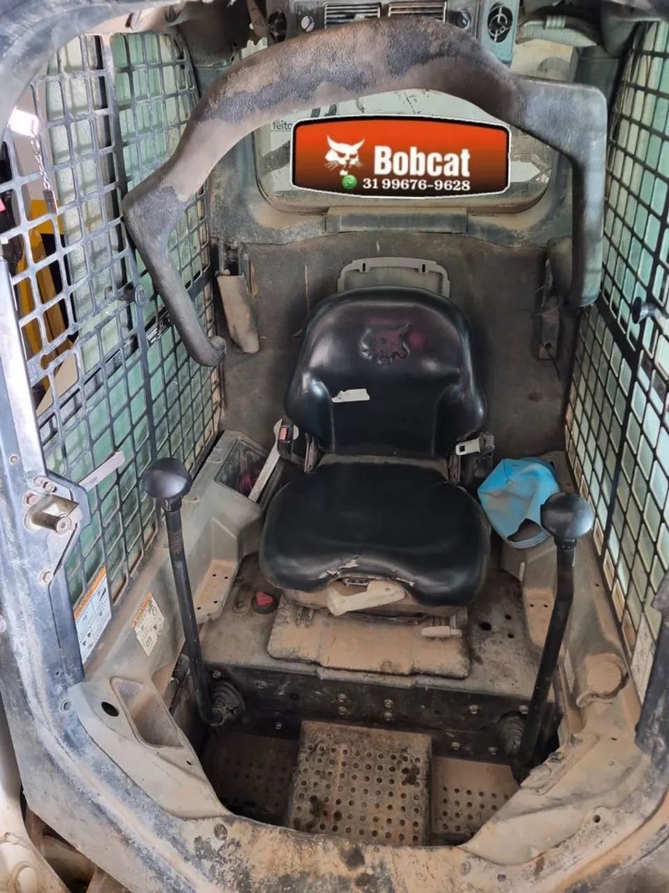 Mini Carregadeira Bobcat S650 cabinada  - Foto 6