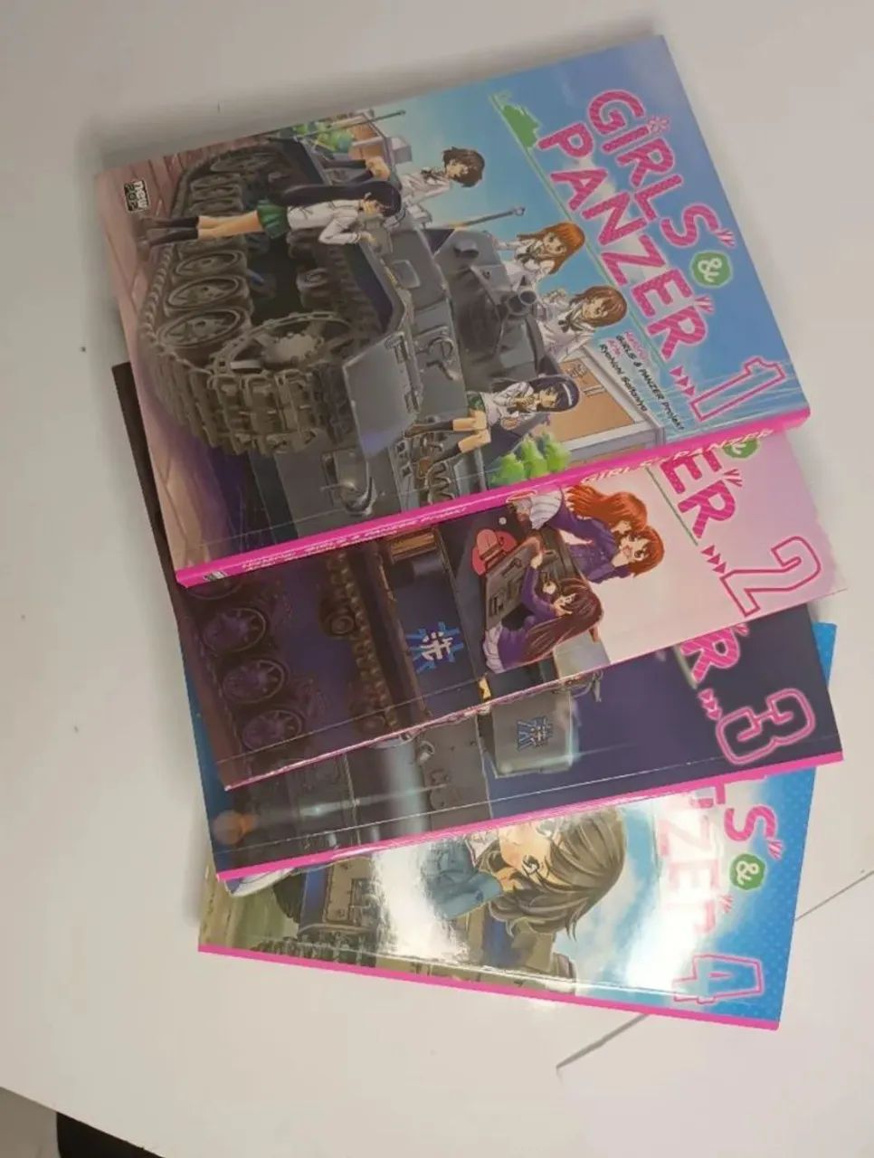 Girls & Panzer 1-4