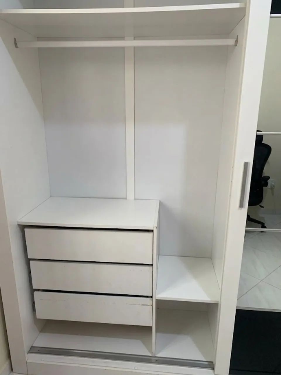 Roupeiro Grande com Portas de Correr, Espelho e 3 Gavetas - Foto 3