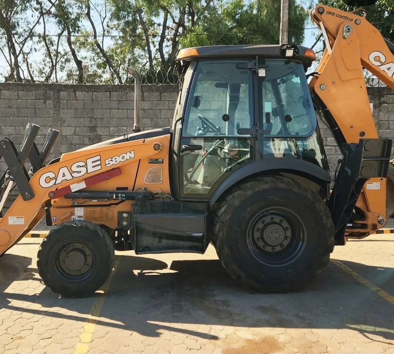 Retroescavadeira case 580n ano 2018 - Foto 2