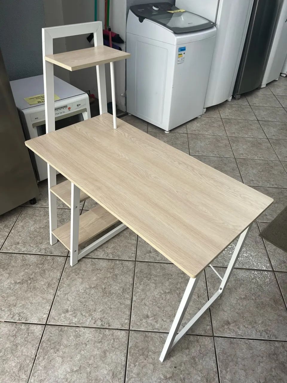 Escrivaninha com estante  - Foto 2