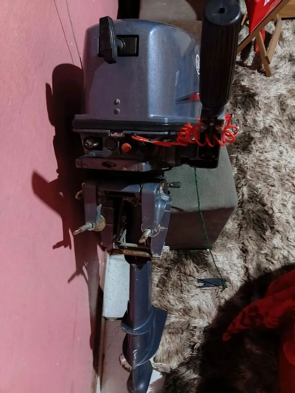 Motor de popa yamaha 4hp 2 tempos seminovo funcionando normalmente sem nada pra fazer  - Foto 5
