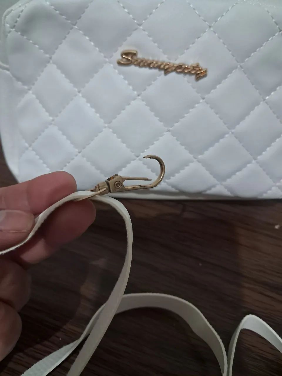 Bolsinha nova com um pequeno defeito 