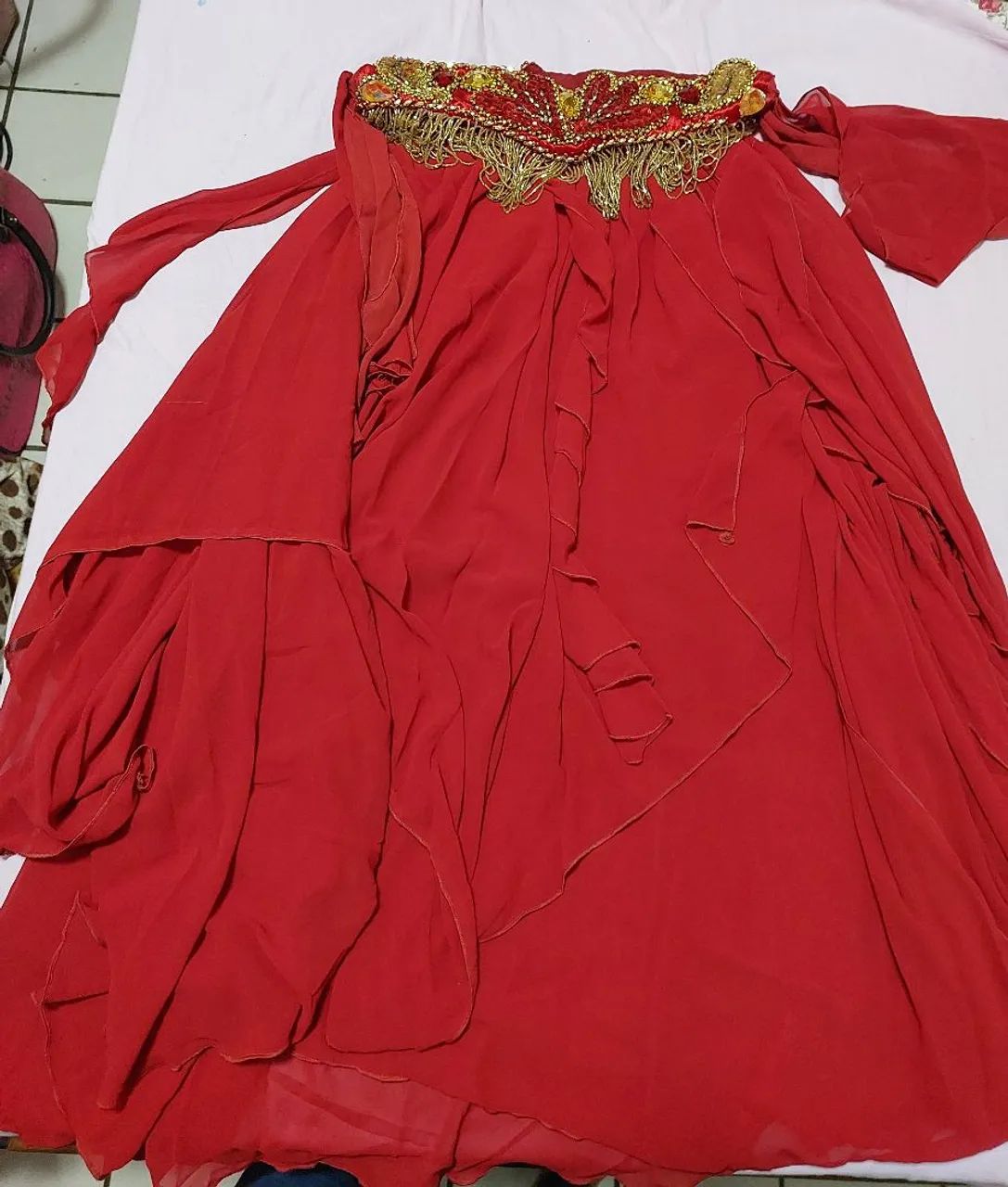 Linda roupa de dança do ventre vermelha e dourada - Foto 4