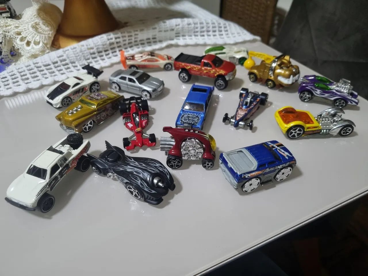 Lote Hot Wheels Variados (16 Miniaturas Usadas)