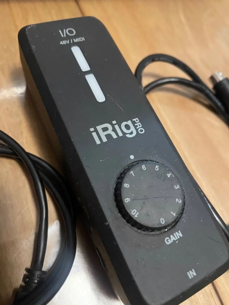 IRIG Pro I/O interface portátil com Phantom Power (Cabo Lightning e USB)