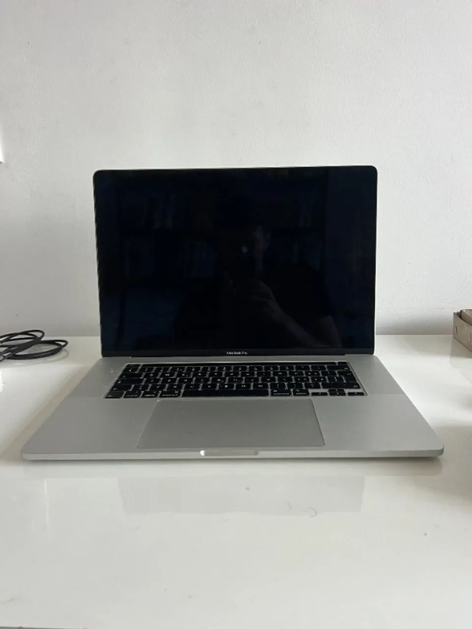MacBook Pro 2019 15.4" com defeito, tela A1990