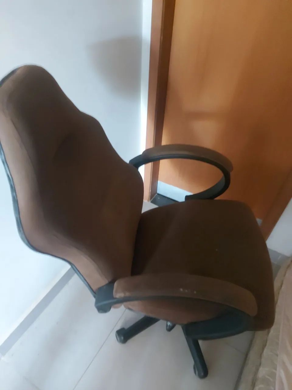 CADEIRA GIRATÓRIA 200$