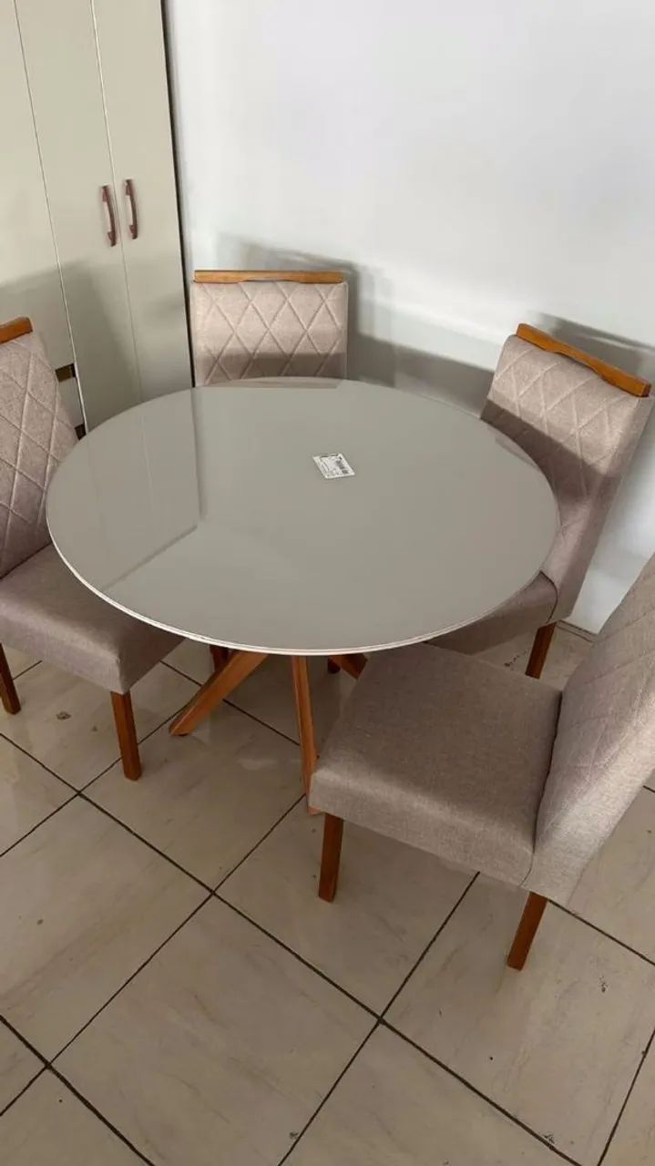 Mesa de madeira 4 cadeiras redonda  - Foto 4