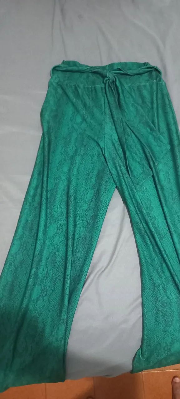 Calça pantalona + croped, (M) R$50 cada. - Foto 2