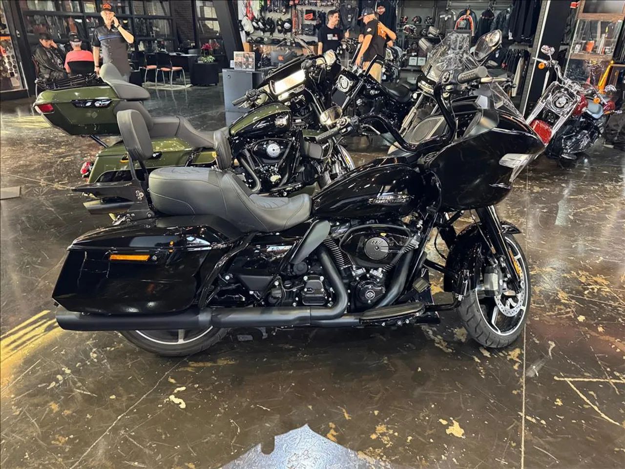 HARLEY-DAVIDSON ROAD GLIDE