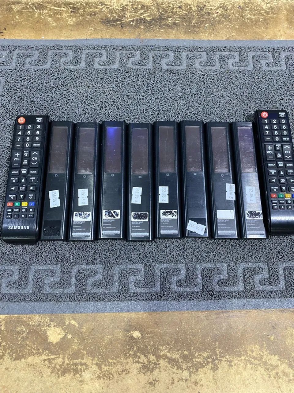 Controles da marca Samsung solar e normal  - Foto 2