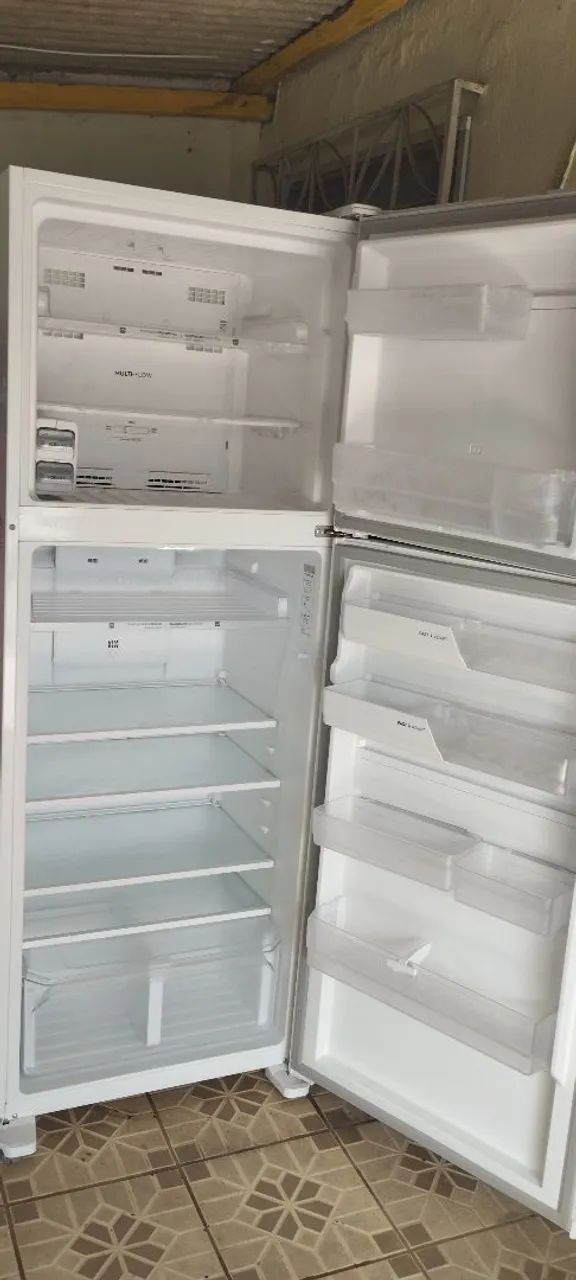Vendo geladeira Electrolux semi nova  - Foto 4