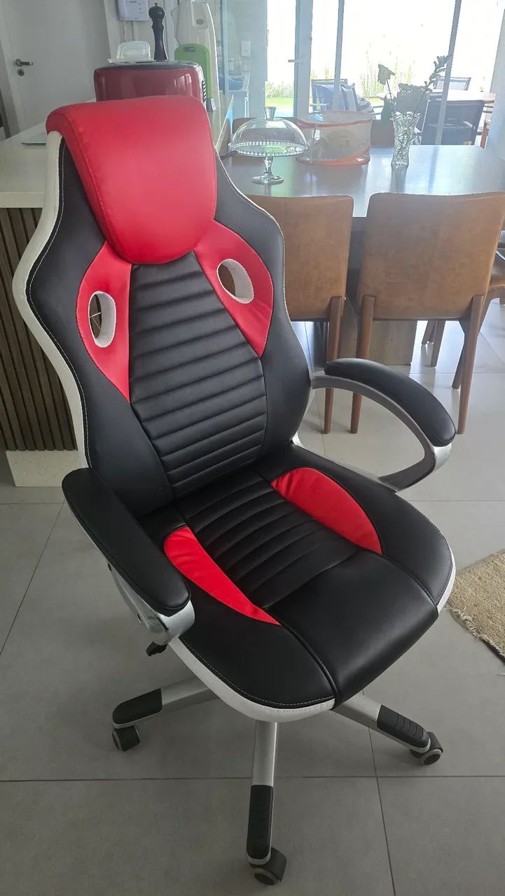 Cadeira Gamer - com novo almofada - quase novo