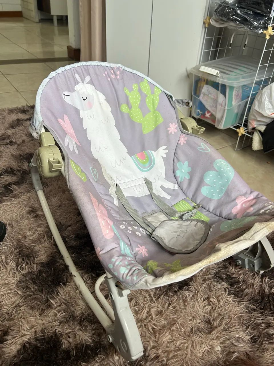 cadeirinhas + 2 sacolas de roupas - Foto 3