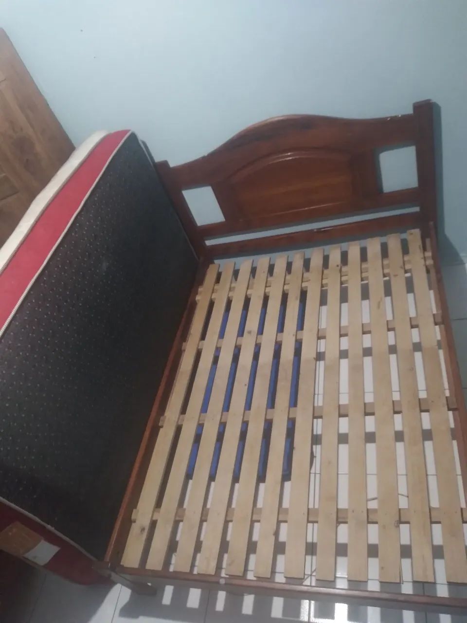 Vendo essa cama de casal de macacaúba com colchão  - Foto 3