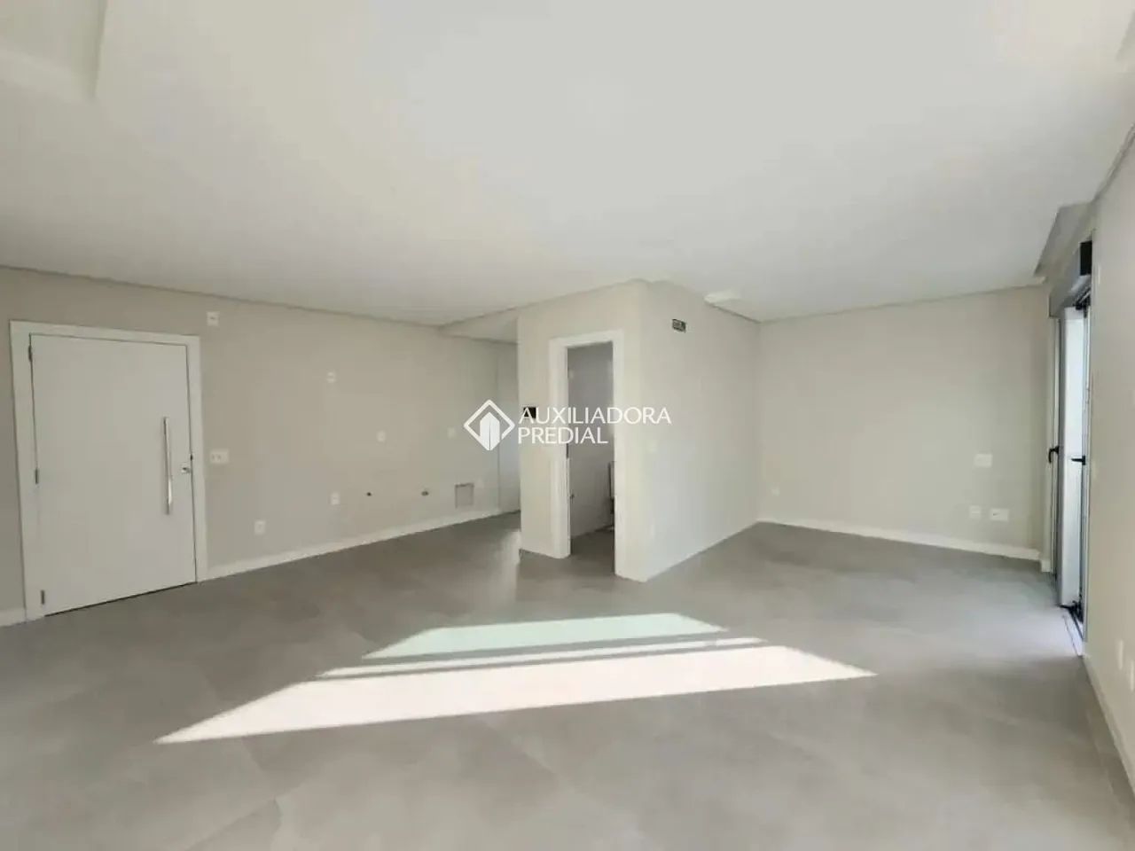 Apartamento Studio Garden à venda próximo ao Hippo no Centro de Florianópolis.