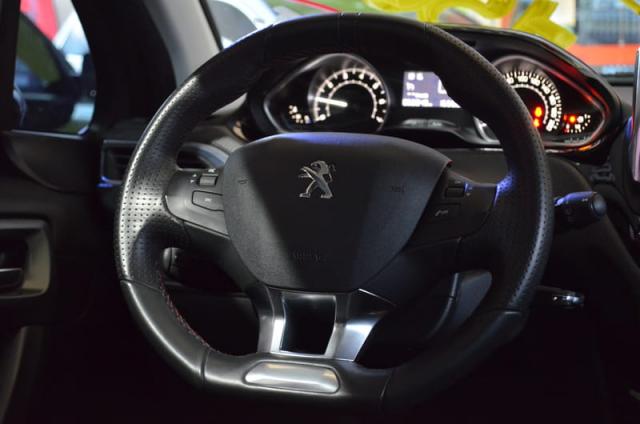 PEUGEOT 208 URBANTECH 1.6 AUT 2018 - Foto 15