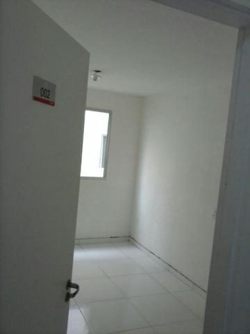 Alugo 2/4 Condom. Residencial Vila Atlântica em Lauro de Freitas - Foto 2