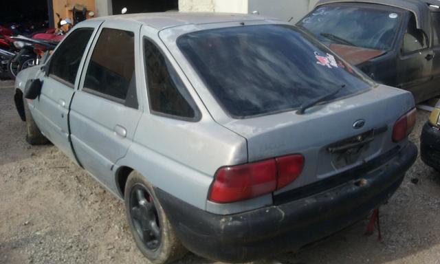 Sucata de Ford Escort Gl 16v Hatch 1997/1998 para retirada de peças - Foto 2