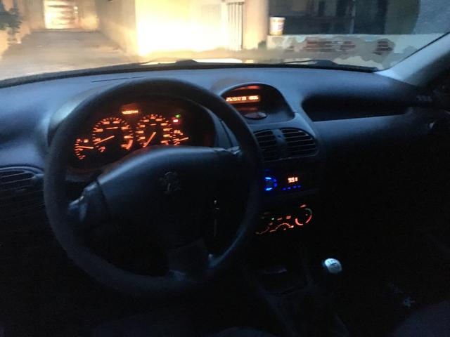 Vendo este carro ano 2008 completo e muito econômico pronto para transferência - Foto 9