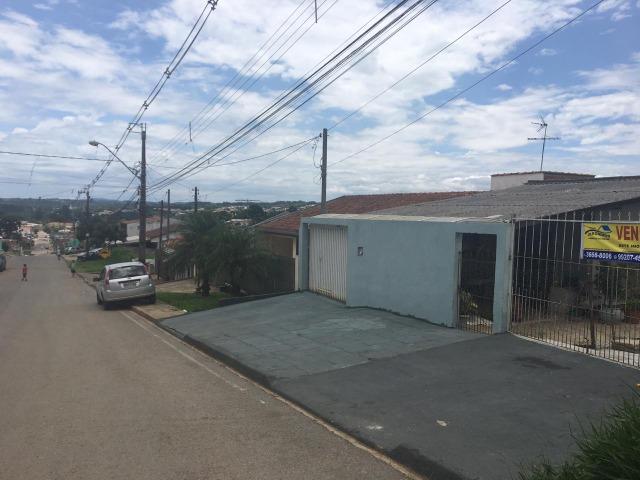 Colombo vende-se meio terreno medindo 180,00m² contendo uma casa nos fundos com aprox. 60, - Foto 4